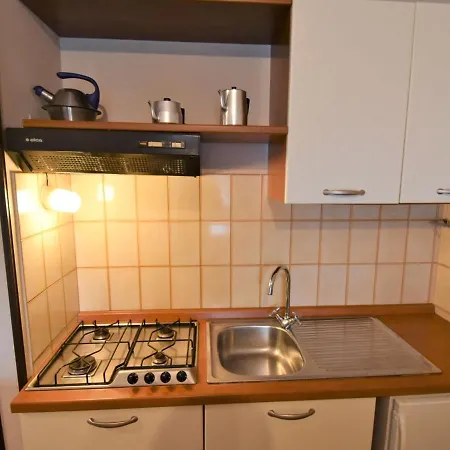 Basic By Interhome Crone